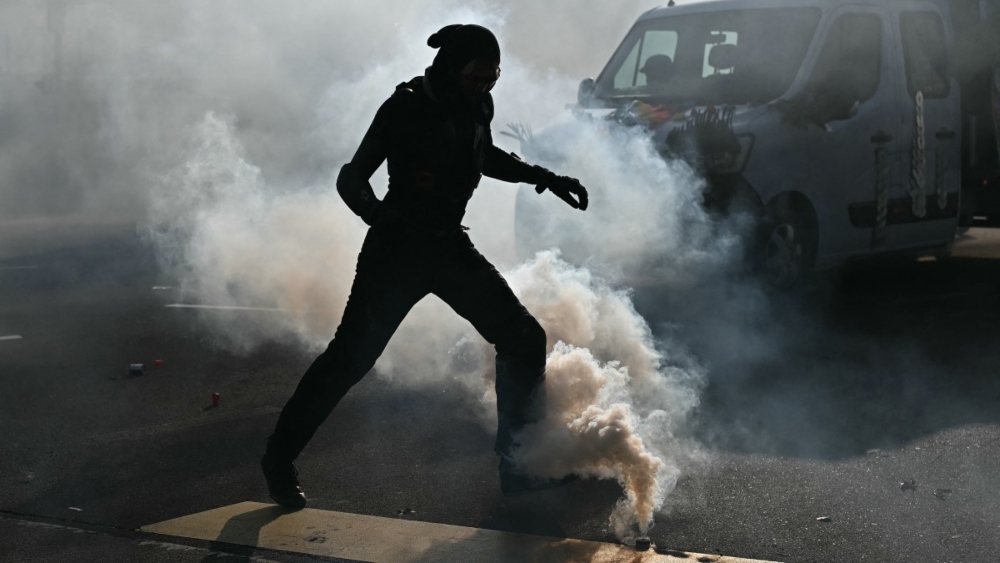 Clashes erupt between G7 protesters and police in Geneva